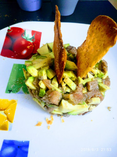 Una foto de Timbal de salmón y aguacate