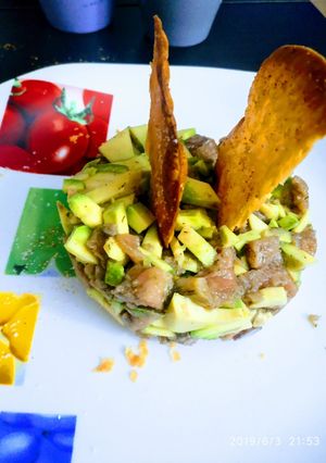 Una foto de Timbal de salmón y aguacate