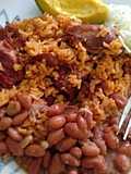 Locrio de pollo y chuletas de cerdo