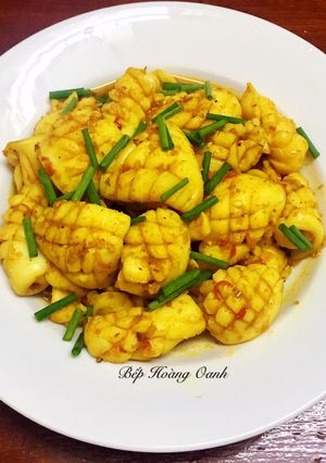 Hình của món Mực Xào Cà Ri Sả Ớt 🦑.