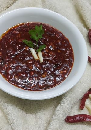 A picture of Schezwan Chutney.