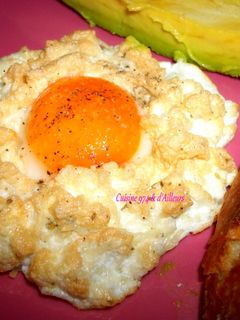 Une photo de Oeuf nuage ou "cloud egg"