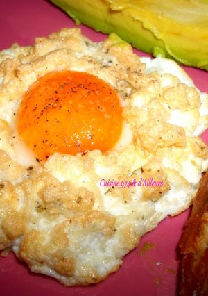 Une photo de Oeuf nuage ou "cloud egg"