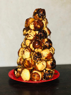 Una foto de Croquembouche