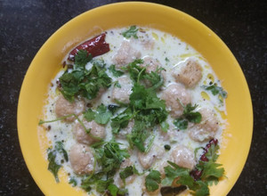 A picture of Soya chunks dahi vada.