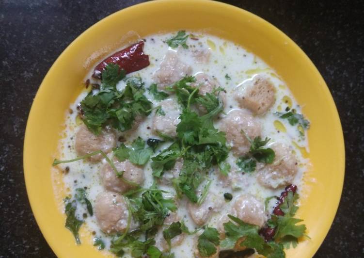 Recipe of Any-night-of-the-week Soya chunks dahi vada