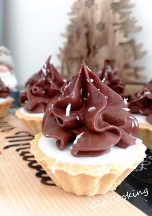 Une photo de Mini tartelettes noix de coco/chocolat au fruits de la passion