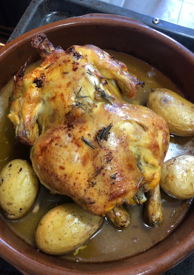 Una foto de Pollo al horno con romero