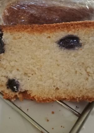 A picture of Blueberry cake.