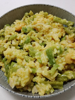 Una foto de Arroz con gambas y merluza