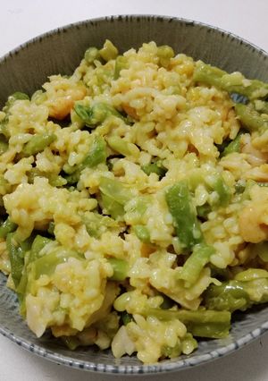 Una foto de Arroz con gambas y merluza