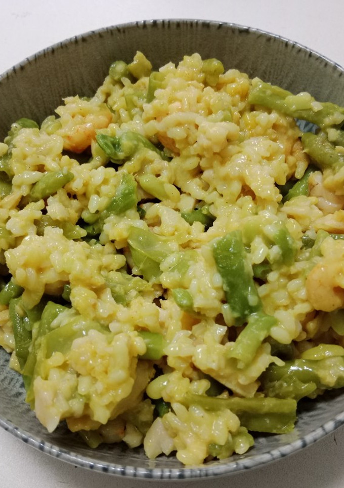 Una foto de Arroz con gambas y merluza