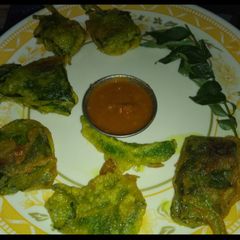 A picture of Poi spinach pakode.