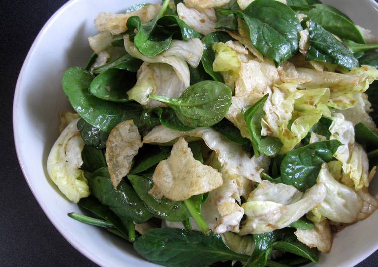 Steps to Make Homemade Spinach, Lettuce &amp; Potato Chips Salad