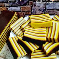 A picture of 89* Kue Lapis Labu Kuning.