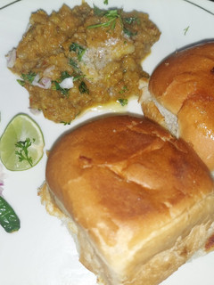 पाव भाजी (pav bhaji recipe in Hindi) रेसिपी मुख्य फोटो