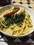 Spaghetti con pollo, kale y limón