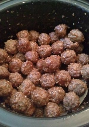 A picture of Honey Garlic Crockpot Meatballs.