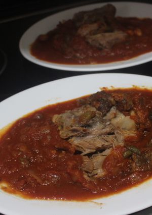 Una foto de Codillo precocinado con salsa de tomate