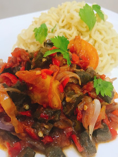A picture of Liver sauce with noodles.