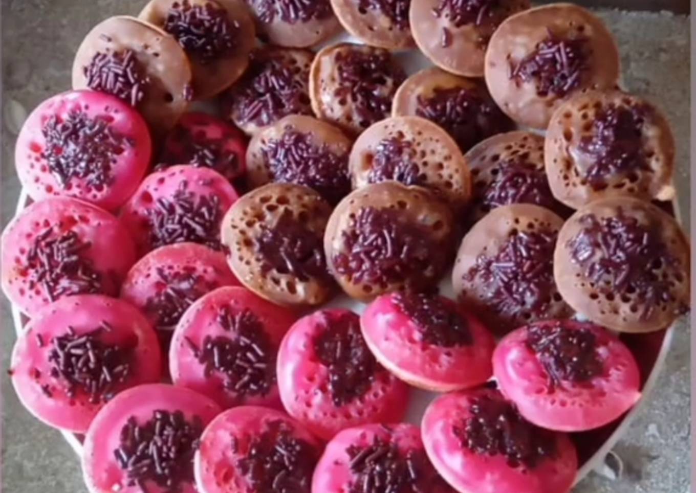 Kue cubit strawberry dan mocca