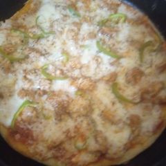 A picture of Cheese pizza.