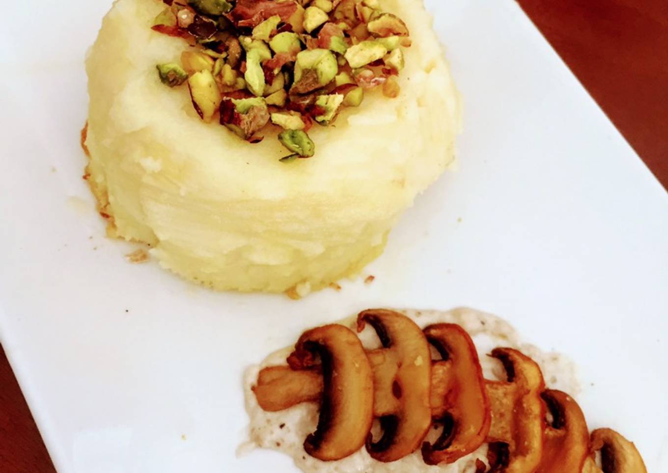 Coulant de puré de patata con corazón de crema de champiñones y queso