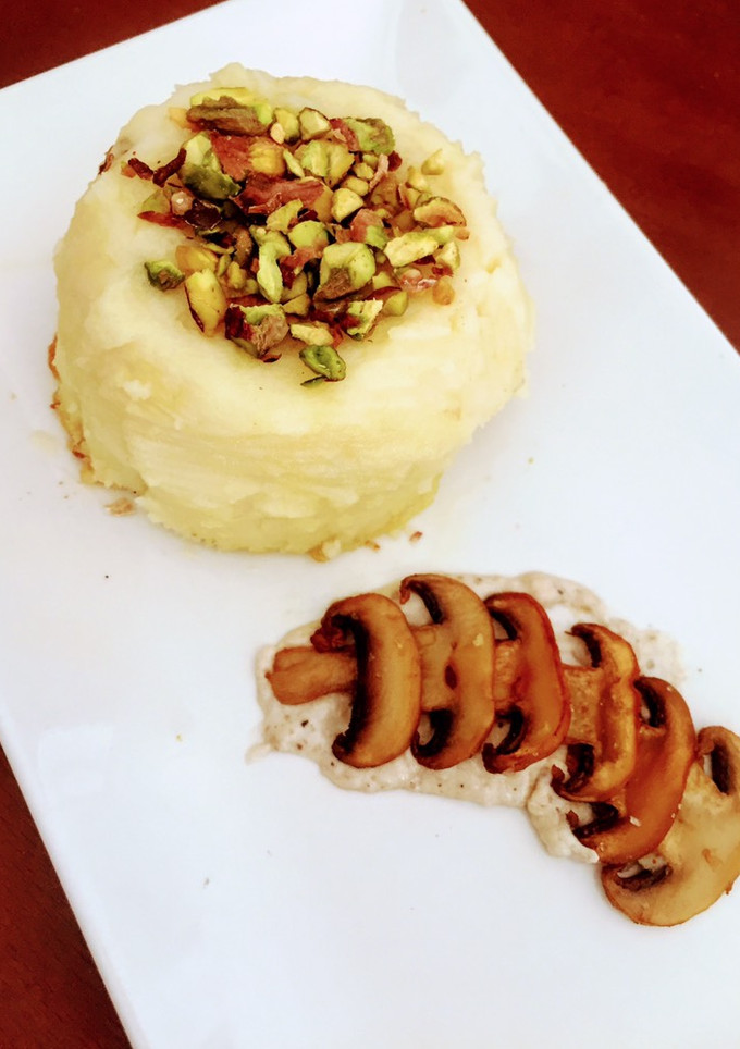 Una foto de Coulant de puré de patata con corazón de crema de champiñones y queso