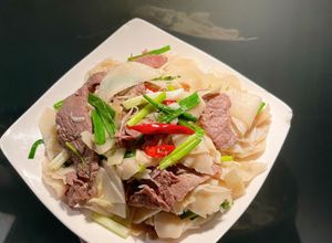 Hình của món Thịt bò xào măng tươi giòn sần sật.