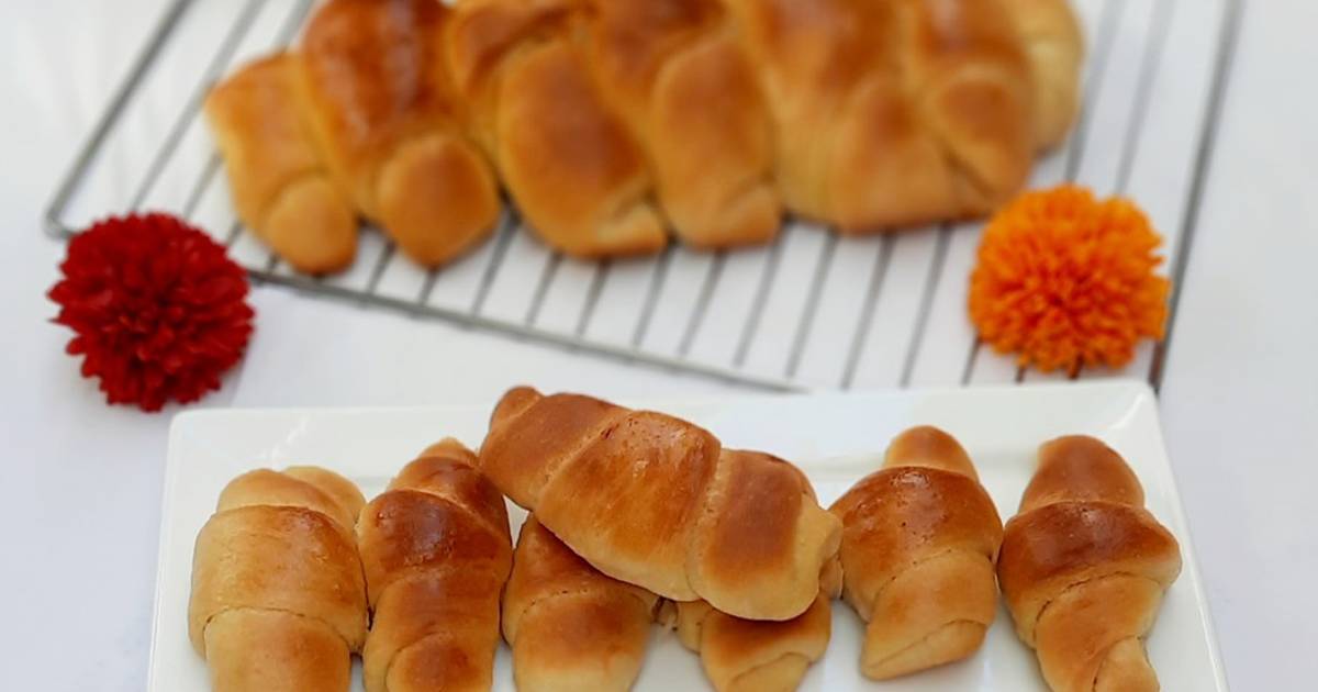 Chocolate stuffed croissants Recipe by Maryam Harande Cookpad