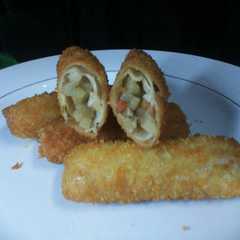 A picture of Risoles Yummy 😋😋😋.