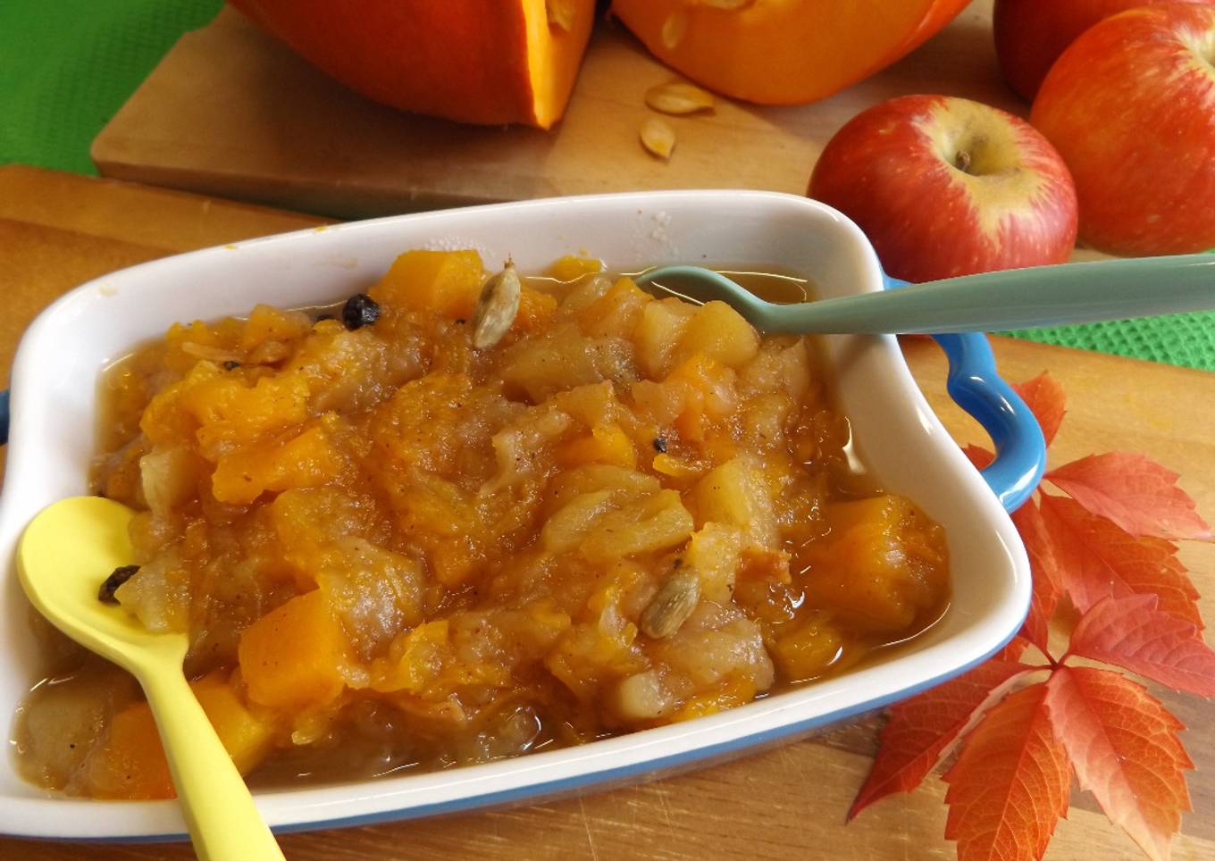 Compota de manzanas y calabaza exquisita y sana