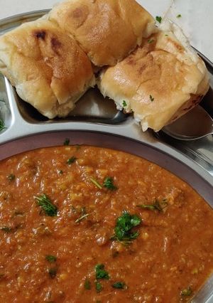 A picture of Pav bhaji in Pressure cooker.