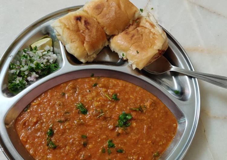 Pav bhaji in Pressure cooker