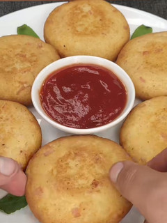 Una foto de Tortitas de patata y queso