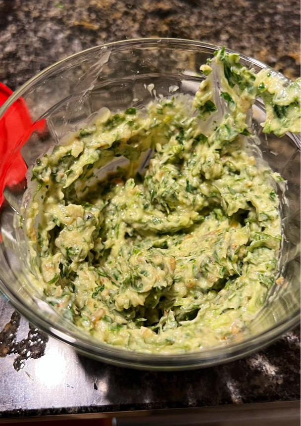 Una foto de Crema de ajo y perejil