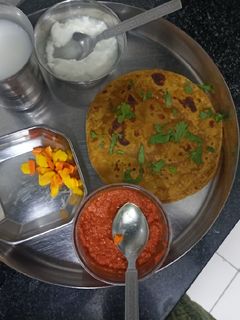 કોથમીર થેપલા (Kothmir Thepla Recipe In Gujarati) રેસીપી મુખ્ય ફોટો