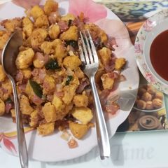 A picture of FRIED SPICY DHOKLA.