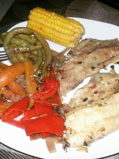 Una foto de Tilapia al horno con vegetales