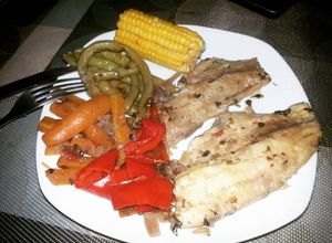 Una foto de Tilapia al horno con vegetales