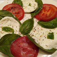A picture of Caprese salad.