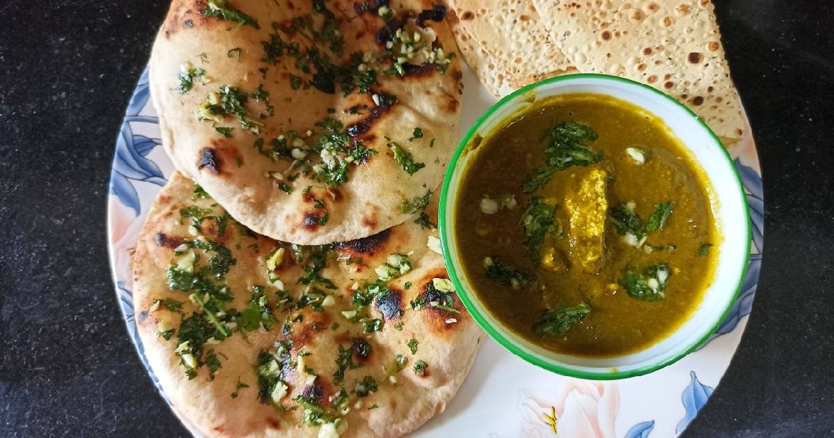 Lasooni Palak Paneer With Garlic Naan Recipe by Chetna Dhanak Cookpad