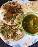 Lasooni Palak Paneer With Garlic Naan