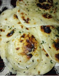 बटर नान (butter naan recipe in Hindi) रेसिपी मुख्य फोटो