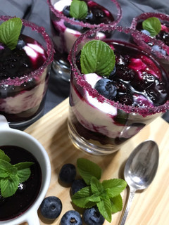 Una foto de 🍃 Cheesecake con coulis de arándanos🍃