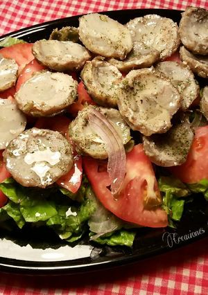 Foto principal de Ensalada de medallones de mini alcachofas silvestres con tomates orgánicos