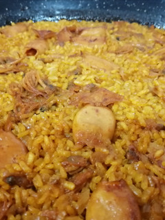 Una foto de Arroz con calamar y fusión de caldos