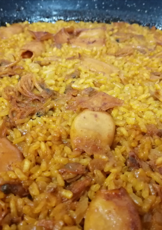 Una foto de Arroz con calamar y fusión de caldos