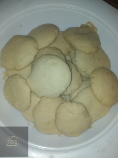A picture of Gireba (local cookies).