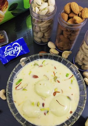 मिल्क पाउडर रस मलाई (Milk Powder Rasmalai recipe in Hindi) रेसिपी मुख्य फोटो
